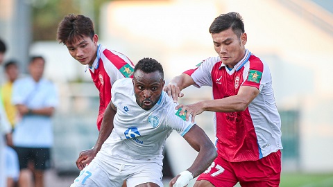 Vòng 14 hạng Nhất 2025/26: Chủ nhà đồng loạt ngã ngựa